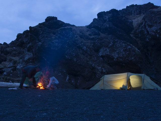 Acampando en Djúpalónssandur