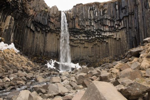 Cascada basaltica de Svartifoss